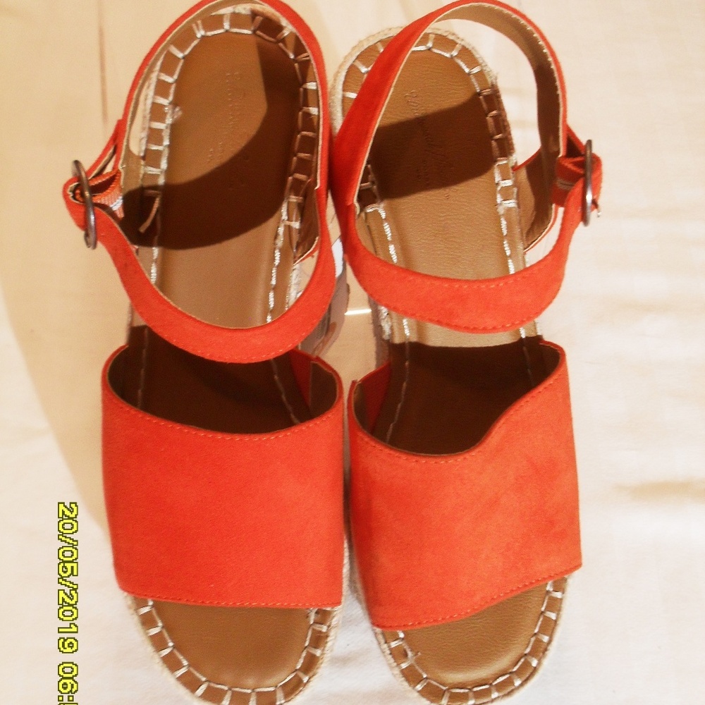 NEW WOMEN'S MORGAN ESPADRILLE WEDGE HEELS SIZE 9.5